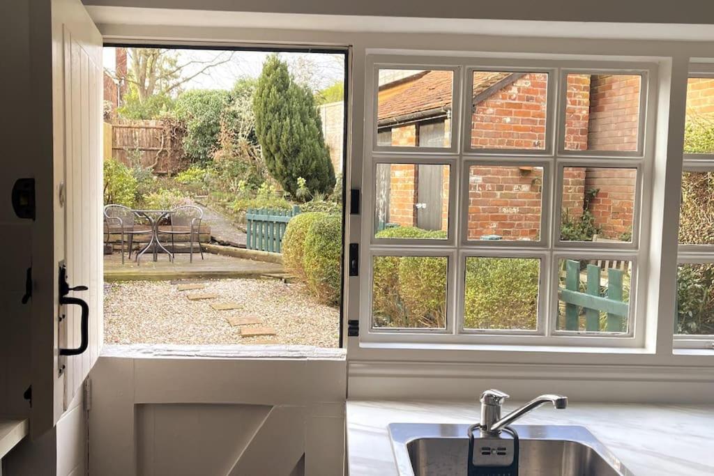 Entire Georgian Luxury Home - 3 Storey- High St Henley-In-Arden -Two Bedrooms-Sleeps 4 Exteriör bild