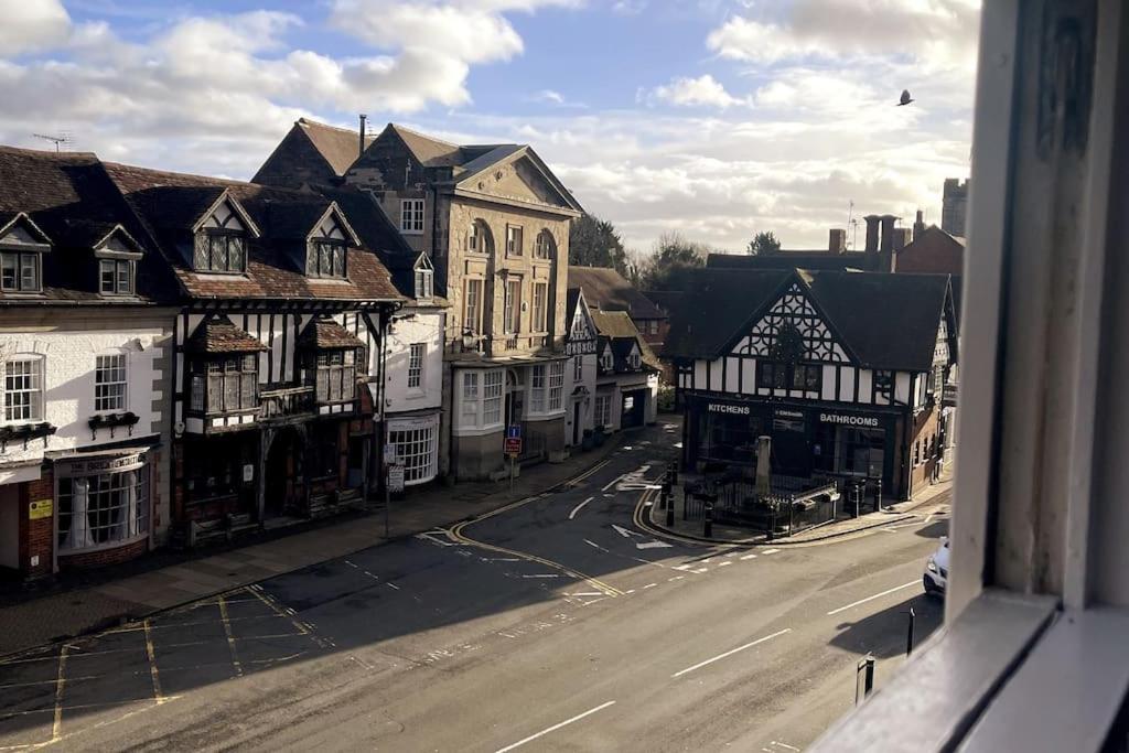 Entire Georgian Luxury Home - 3 Storey- High St Henley-In-Arden -Two Bedrooms-Sleeps 4 Exteriör bild