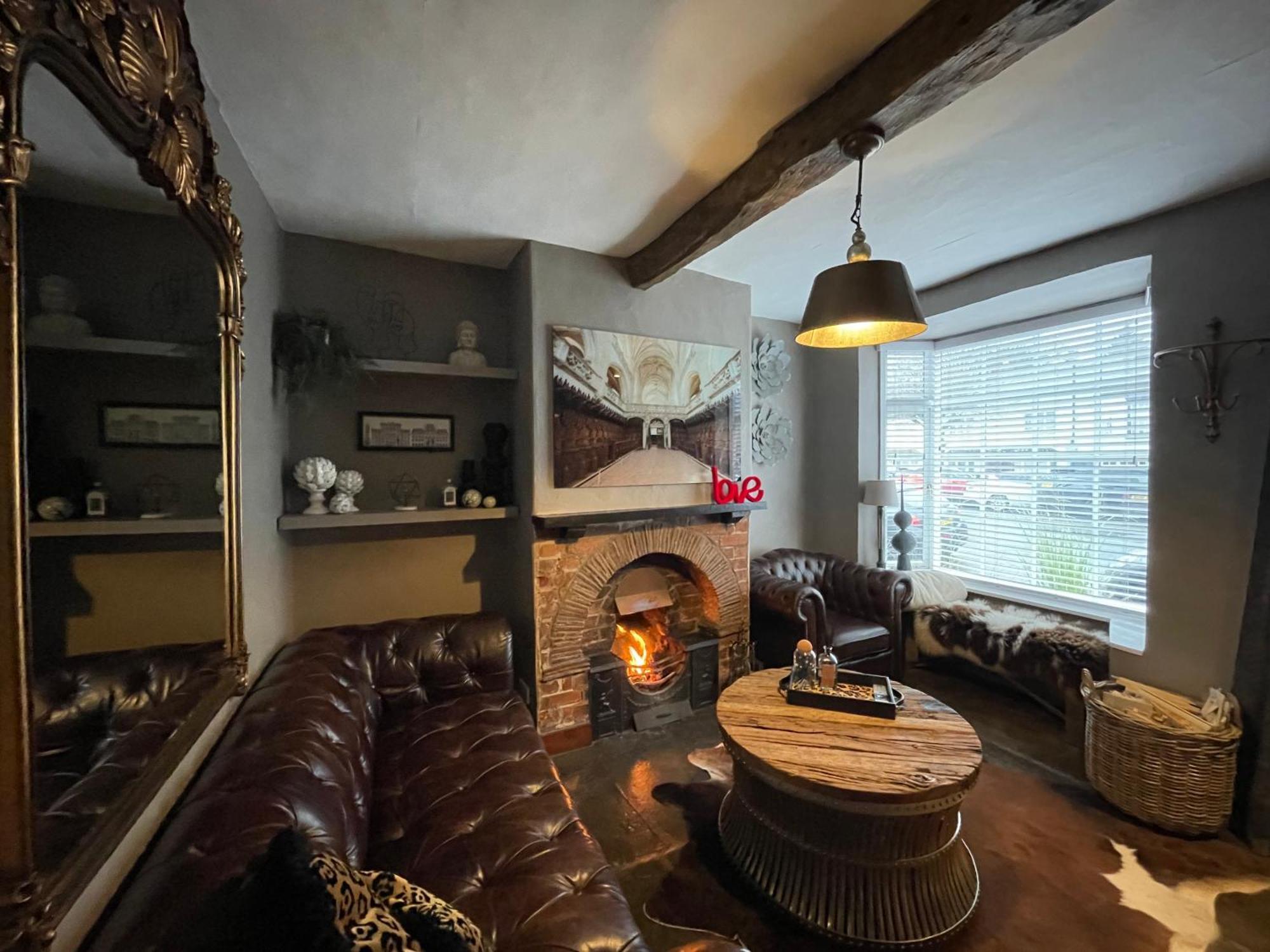 Entire Georgian Luxury Home - 3 Storey- High St Henley-In-Arden -Two Bedrooms-Sleeps 4 Exteriör bild