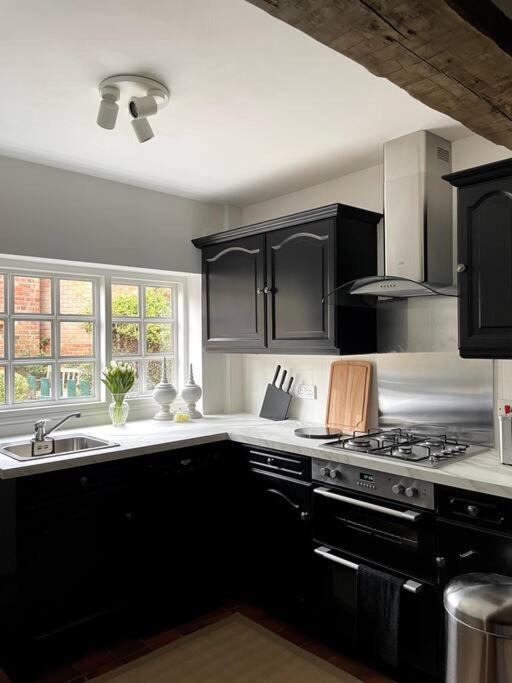 Entire Georgian Luxury Home - 3 Storey- High St Henley-In-Arden -Two Bedrooms-Sleeps 4 Exteriör bild
