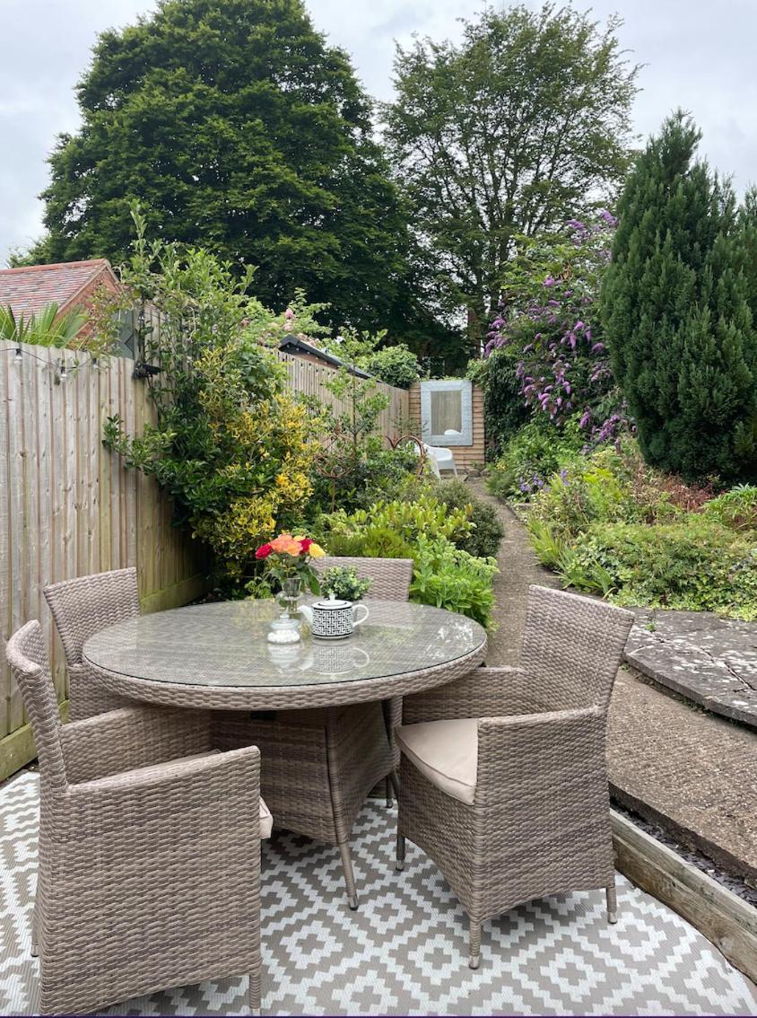 Entire Georgian Luxury Home - 3 Storey- High St Henley-In-Arden -Two Bedrooms-Sleeps 4 Exteriör bild
